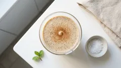 Frullato di avena, chia e cannella: cremoso e saziante in pochi minuti