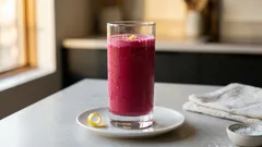 Frullato di barbabietola con yogurt e limone: cremoso, fresco e pronto in pochi minuti